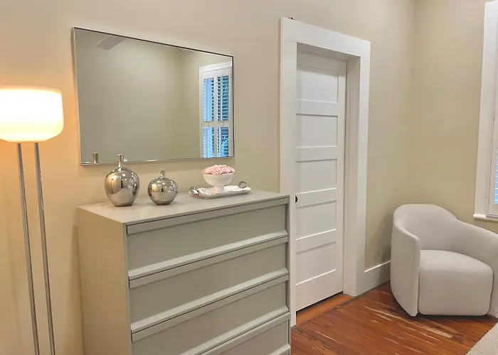 Holiday home Elegance & Charm 27 Steps To Old Christ Church Pensacola
