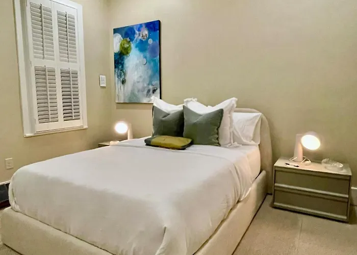 Elegance & Charm 27 Steps To Old Christ Church Holiday home